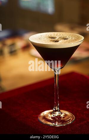 Espresso-Espresso-Kaffee-Martini-Cocktail in der Bar Stockfoto