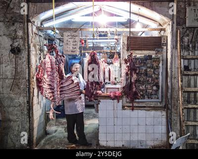 Geschäftige Einkaufsstraße auf dem Souk-Markt in der Altstadt von aleppo syrien Stockfoto