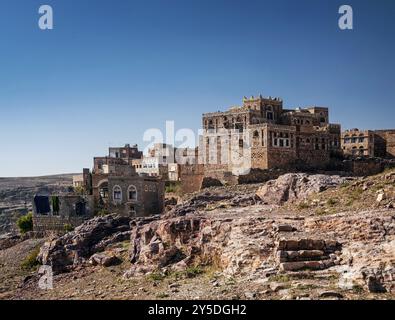 Blick auf die Landschaft des alten arabischen Dorfes Thila im ländlichen jemen bei sanaa Stockfoto