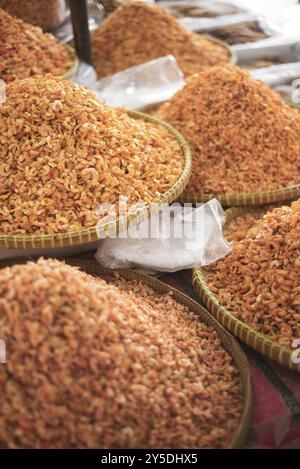 Traditionelle asiatische getrocknete Garnelen im kep-Markt kambodscha Stockfoto