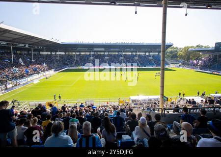 Fußball 3. Liga, Saison 2024/25, Spieltag 6: Waldhof Mannheim gegen VfL Osnabrück. 9.926 Schauen Sie sich das Spiel im Carl-Benz Stadium an Stockfoto