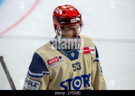 20.09.2024, DEL, Deutsche Eishockey Liga Saison 2024/25, 1. Spieltag: Adler Mannheim gegen Schwenninger Wild Wings. Bild: Alex Trivellato (53, Schwenn Stockfoto