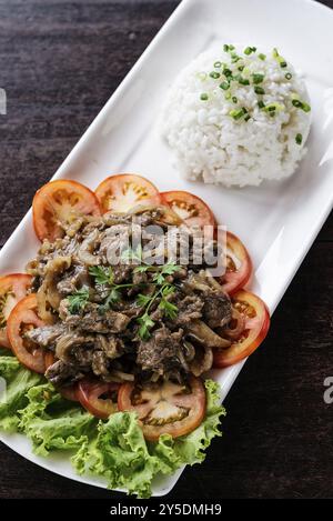 Kambodschanisches gebratenes Rindfleisch lok lak traditionelle khmer-Gerichte Stockfoto