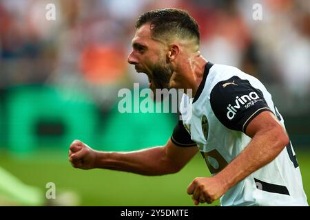 VALENCIA, SPANIEN - 21. SEPTEMBER: Luis Rioja von Valencia CF feiert das Tor beim Spiel der LaLiga zwischen Valencia CF und Girona FC im Estadio Mestalla am 21. September 2024 in Valencia. Stockfoto