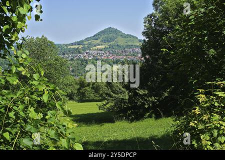 Achalm bei Reutlingen und Eningen unterhalb Achalm, Baden-Württemberg, Deutschland, Achalm bei Reutlingen und Eningen unterhalb Achalm, Deutschland, Europa Stockfoto