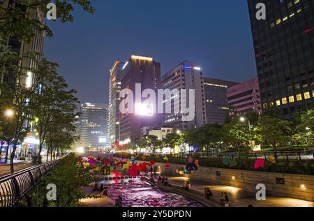 Cheong gye Cheon-Strom im Zentrum von seoul, Südkorea bei Nacht Stockfoto