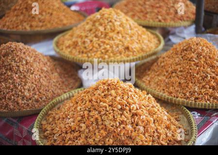 Traditionelle asiatische getrocknete Garnelen im kep-Markt kambodscha Stockfoto