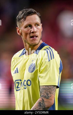 Deventer, Niederlande. September 2024. DEVENTER, NIEDERLANDE - 21. SEPTEMBER: Wout Weghorst von AFC Ajax sieht beim niederländischen Eredivisie-Spiel zwischen Go Ahead Eagles und AFC Ajax in de Adelaarshorst am 21. September 2024 in Deventer, Niederlande, an. (Foto von Andre Weening/Orange Pictures) Credit: dpa/Alamy Live News Stockfoto