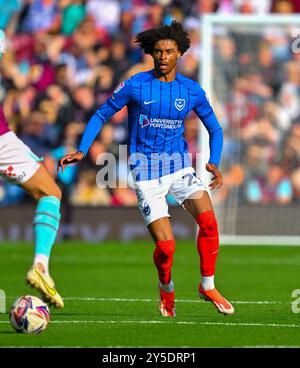 Turf Moor, Burnley, Lancashire, Großbritannien. September 2024. EFL Championship Football, Burnley gegen Portsmouth; Harvey Blair von Portsmouth Credit: Action Plus Sports/Alamy Live News Stockfoto