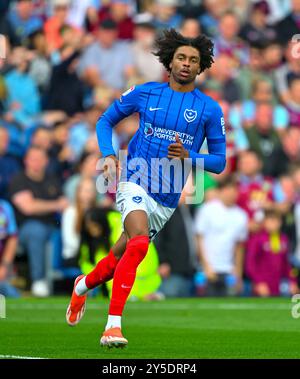 Turf Moor, Burnley, Lancashire, Großbritannien. September 2024. EFL Championship Football, Burnley gegen Portsmouth; Harvey Blair von Portsmouth Credit: Action Plus Sports/Alamy Live News Stockfoto