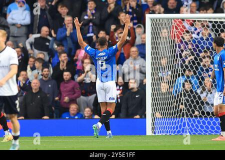 Ibrox Stadium, Glasgow, Großbritannien. September 2024. Scottish Premier Sports League Cup Football, Rangers versus Dundee; Cyriel Dessers of Rangers feiert, nachdem er 1-0 Punkte erzielt hat. Credit: Action Plus Sports/Alamy Live News Stockfoto