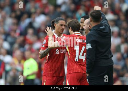 Liverpool, Großbritannien. September 2024. Darwin Nunez aus Liverpool wird durch Federico Cheese aus Liverpool ersetzt. Premier League Spiel Liverpool gegen Bournemouth in Anfield in Liverpool am Samstag, den 21. September 2024. Dieses Bild darf nur für redaktionelle Zwecke verwendet werden. Nur redaktionelle Verwendung. bild von Chris Stading/Andrew Orchard Sportfotografie/Alamy Live News Credit: Andrew Orchard Sportfotografie/Alamy Live News Stockfoto