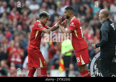 Liverpool, Großbritannien. September 2024. Luis Diaz aus Liverpool wird durch Cody Gakpo aus Liverpool ersetzt. Premier League Spiel Liverpool gegen Bournemouth in Anfield in Liverpool am Samstag, den 21. September 2024. Dieses Bild darf nur für redaktionelle Zwecke verwendet werden. Nur redaktionelle Verwendung. bild von Chris Stading/Andrew Orchard Sportfotografie/Alamy Live News Credit: Andrew Orchard Sportfotografie/Alamy Live News Stockfoto