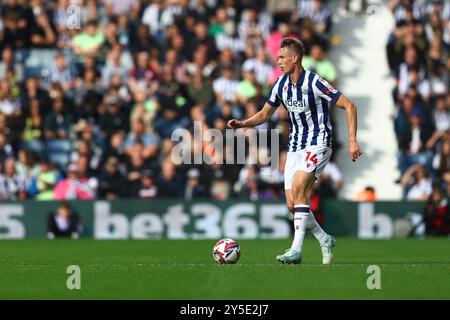 West Bromwich, Großbritannien. September 2024. Torbjorn Heggem aus West Bromwich Albion kontrolliert den Ball während des Sky Bet Championship Matches bei den Hawthorns in West Bromwich. Der Bildnachweis sollte lauten: Annabel Lee-Ellis/Sportimage Credit: Sportimage Ltd/Alamy Live News Stockfoto