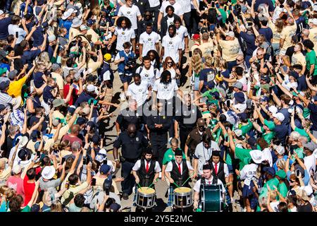 South Bend, Indiana, USA. September 2024. Während der NCAA-Fußballspiele zwischen den Miami (OH) RedHawks und den Notre Dame Fighting Irish im Notre Dame Stadium in South Bend, Indiana. John Mersits/CSM/Alamy Live News Stockfoto