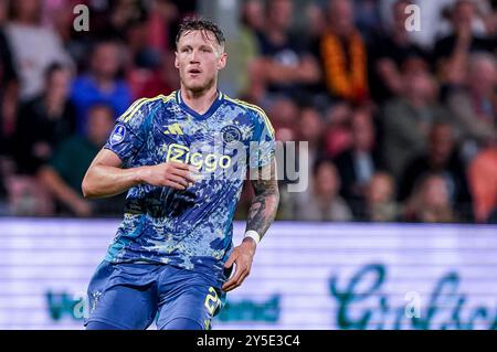Deventer, Niederlande. September 2024. DEVENTER, NIEDERLANDE - 21. SEPTEMBER: Wout Weghorst von AFC Ajax sieht beim niederländischen Eredivisie-Spiel zwischen Go Ahead Eagles und AFC Ajax in de Adelaarshorst am 21. September 2024 in Deventer, Niederlande, an. (Foto von Andre Weening/Orange Pictures) Credit: dpa/Alamy Live News Stockfoto