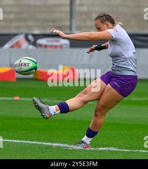 Northampton ENGLAND: Lia Green von LOUGHBOROUGH LIGHTNING während des Spiels zwischen Loughborough Lightning und Leicester Tigers im Cinch Stadium Franklin's Gardens. 21-Sept 2024 Northampton UK. Quelle: PATRICK ANTHONISZ/Alamy Live News Stockfoto