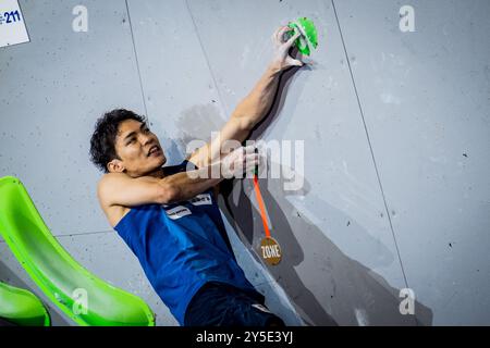 Prag, Tschechische Republik. September 2024. Weltmeisterschaft im Sportklettern (Bouldern): Endspiel der Herren, in Prag, Tschechische Republik, 21. September 2024. Tomoa Narasaki aus Japan Credit: Jaroslav Svoboda/CTK Photo/Alamy Live News Stockfoto