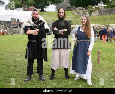 Ein Blick in das mittelalterliche Lager im Chateau de Domfront en Poiraie, Normandie, Frankreich, Europa am Samstag, den 21. September 2024. Stockfoto