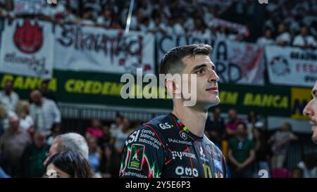 Wassim Ben Tara (Sir Susa VIM Perugia) während Sir Susa VIM Perugia vs Gas Sales Bluenergy Piacenza, Volleyball Italian Supercup Men Match in Florenz, Italien, 21. September 2024 Stockfoto