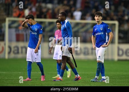 Geel, Belgien. September 2024. Die Spieler von Jong Genk sehen niedergeschlagen aus, nachdem sie am Samstag, den 21. September 2024 in Brüssel, am 5. Tag der 2. Division der Challenger Pro League 2024-2025 1B der belgischen Meisterschaft ein Fußballspiel zwischen Jong Genk und RWD Molenbeek verloren hatten. BELGA FOTO JOHAN EYCKENS Credit: Belga News Agency/Alamy Live News Stockfoto