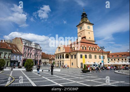 Straßen der rumänischen Stadt Brasov im Sommer, Siebenbürgen Stockfoto