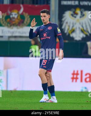 Augsburg, Deutschland. September 2024. Anthony Caci, MZ 19 im Spiel FC AUGSBURG - FSV MAINZ 05 2-3 am 20. September 2024 in Augsburg. Saison 2024/2025, 1.Bundesliga, FCA, Spieltag 4, 4.Spieltag Fotograf: ddp Images/STAR-Images - DFL-VORSCHRIFTEN VERBIETEN JEDE VERWENDUNG VON FOTOS als BILDSEQUENZEN und/oder QUASI-VIDEO - Credit: ddp Media GmbH/Alamy Live News Stockfoto