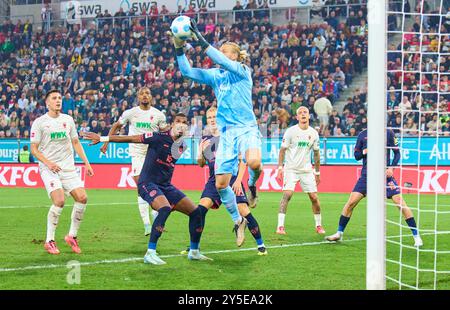 Augsburg, Deutschland. September 2024. Robin ZENTNER, Torwart MZ 27 im Spiel FC AUGSBURG - FSV MAINZ 05 2-3 am 20. September 2024 in Augsburg. Saison 2024/2025, 1.Bundesliga, FCA, Spieltag 4, 4.Spieltag Fotograf: ddp Images/STAR-Images - DFL-VORSCHRIFTEN VERBIETEN JEDE VERWENDUNG VON FOTOS als BILDSEQUENZEN und/oder QUASI-VIDEO - Credit: ddp Media GmbH/Alamy Live News Stockfoto