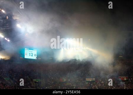 Augsburg, Deutschland. September 2024. FCA-Fans im Spiel FC AUGSBURG - FSV MAINZ 05 2-3 am 20. September 2024 in Augsburg. Saison 2024/2025, 1.Bundesliga, FCA, Spieltag 4, 4.Spieltag Fotograf: ddp Images/STAR-Images - DFL-VORSCHRIFTEN VERBIETEN JEDE VERWENDUNG VON FOTOS als BILDSEQUENZEN und/oder QUASI-VIDEO - Credit: ddp Media GmbH/Alamy Live News Stockfoto