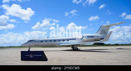 Merritt Island, Florida, USA. September 2024. Ein Flugzeug mit NASA-Astronaut Nick Hague und Roscosmos-Kosmonaut Aleksandr Gorbunov trifft am 21. September 2024 in der Start- und Landeanlage im Kennedy Space Center der NASA in Florida ein, bevor die Mission der SpaceX Crew-9 der Agentur am 26. September 2024 um 14:05 Uhr EDT vom Space Launch Complex-40 (SLC-40) auf der Cape Canaveral Space Force Station in Florida starten soll. Quelle: ZUMA Press, Inc./Alamy Live News Stockfoto