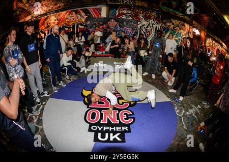 London, Großbritannien. September 2024. Das Red Bull BC One Cypher UK Final 2024 fand in den Leake Street Arches statt, wo sich die Breaker aus dem ganzen Land zusammenschlossen, um die letzten zu erreichen. Red Bull BC One ist ein weltweiter Einzelwettbewerb. Jedes Jahr kämpfen tausende von Breakers um die Chance, beim Red Bull BC One Final zu vertreten. Quelle: Kingsley Davis/Alamy Live News Stockfoto