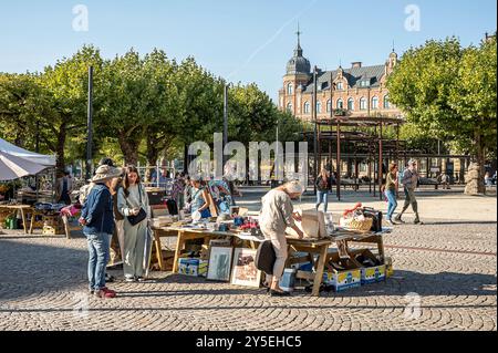 Lund, Schweden. September 2024. Während der Kulturnacht in Lund 2024 gibt es Stände auf Clemenstorget and People Buy and Sell, Lund, Schweden, 21. September 2024 Credit: Stig Alenäs/Alamy Live News Stockfoto