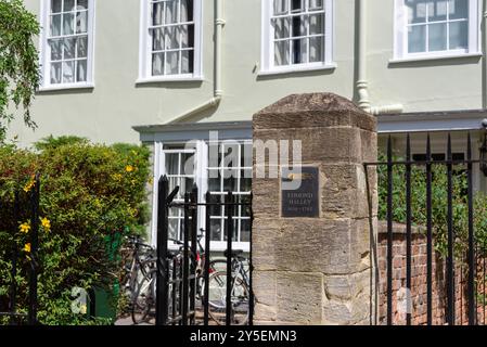 Namensschild an den Astronomen Edmond Halley außerhalb der New College Lane Nr. 7 in Oxford, wo er lebte Stockfoto