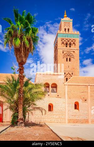 Marrakesch, Marokko. Die Koutoubia Moschee mit ihrem majestätischen Minarett ist ein Wahrzeichen der berühmten maurischen Architektur in Nordafrika. Stockfoto