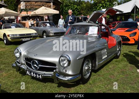 Beesd, Niederlande - 13. September 2024: Ein klassischer Mercedes-Benz 300 SL Flügelflügel aus den 1950er Jahren Stockfoto