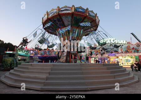 Kettenkarussell auf dem Bergedorfer Oktoberfest auf dem Frascatiplatz. *** Kettenkarussell beim Bergedorf Oktoberfest am Frascatiplatz Stockfoto