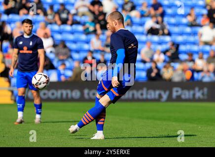 Joe Garner vom Oldham Athletic Association Football Club während des Vanarama National League Spiels zwischen Oldham Athletic und Yeovil Town im Boundary Park, Oldham am Samstag, den 21. September 2024. (Foto: Thomas Edwards | MI News) Credit: MI News & Sport /Alamy Live News Stockfoto