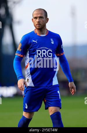 Joe Garner vom Oldham Athletic Association Football Club während des Vanarama National League Spiels zwischen Oldham Athletic und Yeovil Town im Boundary Park, Oldham am Samstag, den 21. September 2024. (Foto: Thomas Edwards | MI News) Credit: MI News & Sport /Alamy Live News Stockfoto