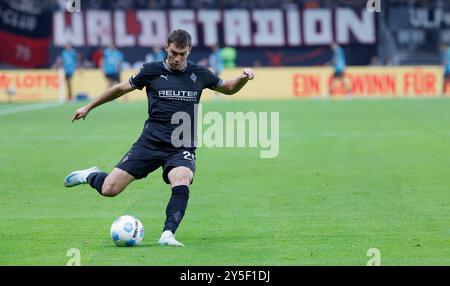 Frankfurt Am Main, Deutschland. September 2024. im Bild: Joe Scally (Borussia Mönchengladbach, 29), 21.09.2024, Fussball, 1. Bundesliga, 4. Spieltag, Eintracht Frankfurt - Borussia Mönchengladbach, GER, Frankfurt am Main, Deutsche Bank Park, DFL-VORSCHRIFTEN VERBIETEN JEDE VERWENDUNG VON FOTOGRAFIEN ALS BILDSEQUENZEN UND/ODER QUASI-VIDEO. Quelle: dpa/Alamy Live News Stockfoto