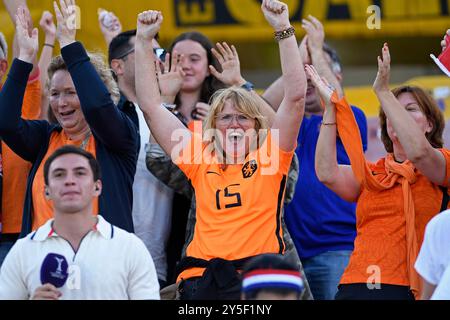 Bogota, Kolumbien. September 2024. Die Fans des El Campin Stadions, die sich im El Campin Stadion um den dritten Platz bei der FIFA U-20-Frauen-Weltmeisterschaft Kolumbien 2024 im El Campin Stadion bewerben. 30761 (Julian Medina/SPP) Credit: SPP Sport Press Photo. /Alamy Live News Stockfoto