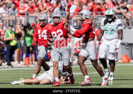 Columbus, Ohio, USA. September 2024. Ohio State Buckeyes Defensive End Caden Curry (92) feiert seinen Rücktritt während des Spiels zwischen der Marshall Thundering Herde und den Ohio State Buckeyes im Ohio Stadium, Columbus, Ohio. (Kreditbild: © Scott Stuart/ZUMA Press Wire) NUR REDAKTIONELLE VERWENDUNG! Nicht für kommerzielle ZWECKE! Stockfoto