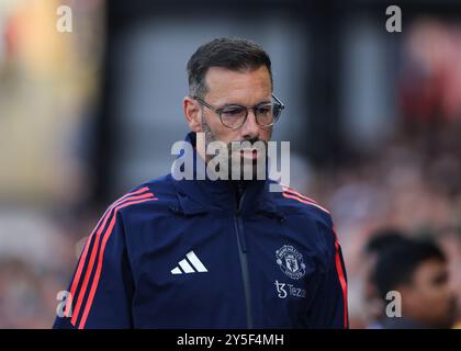 Selhurst Park, Selhurst, London, Großbritannien. September 2024. Premier League Football, Crystal Palace gegen Manchester United; Manchester Untied Assistant Manager Ruud van Nistelrooy nähert sich dem Spielfeld vor dem Start Credit: Action Plus Sports/Alamy Live News Stockfoto