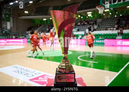 Paris, Frankreich. September 2024. Champions Match Cup während des Women's Champions Match Match Match, Finale Basketball Spiel zwischen Villeneuve-d'Ascq und Tango Bourges Basket am 21. September 2024 im Palais des Sports Maurice-Thorez in Nanterre, Frankreich - Foto Ann-Dee Lamour/CDP MEDIA/DPPI Credit: DPPI MEDIA/Alamy Live News Stockfoto