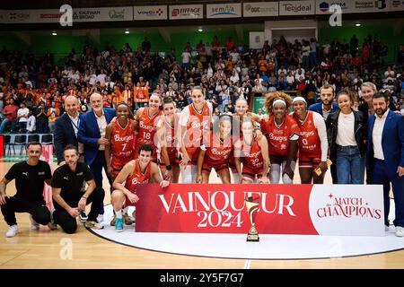 Paris, Frankreich. September 2024. BOURGES Champion beim Women's Champions Match, finales Basketballspiel zwischen Villeneuve-d'Ascq und Tango Bourges Basket am 21. September 2024 im Palais des Sports Maurice-Thorez in Nanterre, Frankreich - Foto Ann-Dee Lamour/CDP MEDIA/DPPI Credit: DPPI Media/Alamy Live News Stockfoto