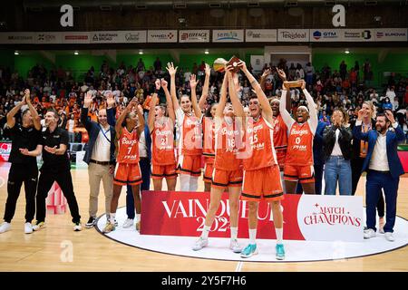 Paris, Frankreich. September 2024. BOURGES Champion beim Women's Champions Match, finales Basketballspiel zwischen Villeneuve-d'Ascq und Tango Bourges Basket am 21. September 2024 im Palais des Sports Maurice-Thorez in Nanterre, Frankreich - Foto Ann-Dee Lamour/CDP MEDIA/DPPI Credit: DPPI Media/Alamy Live News Stockfoto