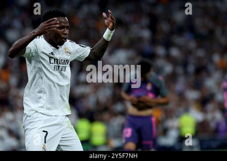 Madrid, Spanien. September 2024. Madrid, Spanien; 21.09.2024.- Vinicius Jr. erzielt Tor. Real Madrid gegen Espanyol Spieltag 6 der spanischen Fußballliga im Stadion Santiago Bernabéu in der Hauptstadt des Königreichs Spanien. Real Madrid schlägt Espanyol 4-1 mit Toren von Dani Carvajal, Rodrygo Goes, Vinícius Júnior und Kylian Mbappé Credit: Juan Carlos Rojas/dpa/Alamy Live News Stockfoto