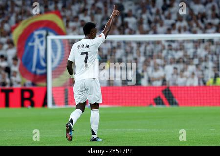 Madrid, Spanien. September 2024. Madrid, Spanien; 21.09.2024.- Vinicius Jr. erzielt Tor. Real Madrid gegen Espanyol Spieltag 6 der spanischen Fußballliga im Stadion Santiago Bernabéu in der Hauptstadt des Königreichs Spanien. Real Madrid schlägt Espanyol 4-1 mit Toren von Dani Carvajal, Rodrygo Goes, Vinícius Júnior und Kylian Mbappé Credit: Juan Carlos Rojas/dpa/Alamy Live News Stockfoto
