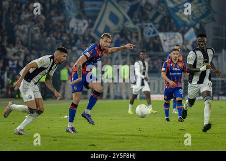 Basel, Schweiz. September 2024. Basel, Schweiz, 21. September 2024: Bradley Fink (14 Basel) während des Super League Fußballspiels zwischen dem FC Basel 1893 und dem FC Zürich im St. Jakob Park in Basel. Philipp Kresnik (Philipp Kresnik/SPP) Credit: SPP Sport Press Photo. /Alamy Live News Stockfoto