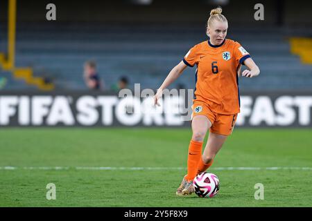 Bogota, Kolumbien. September 2024. Kealyn Thomas aus den Niederlanden kontrolliert den Ball während des Spiels der FIFA U-20-Frauen-Weltmeisterschaft Kolumbien 2024 auf dem dritten Platz zwischen den Vereinigten Staaten und den Niederlanden im El Campin Stadium in Bogota am 21. September 2024. Foto: Julian Medina/DiaEsportivo/Alamy Live News Credit: DiaEsportivo/Alamy Live News Stockfoto