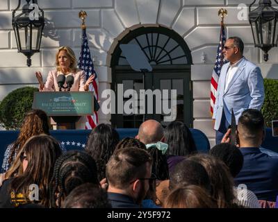 Washington, District of Columbia, USA. September 2024. First Lady Dr. JILL BIDEN und US-Bildungsminister MIGUEL CARDONA feiern den Beginn des Schuljahres im Weißen Haus. (Credit Image: © Sue Dorfman/ZUMA Press Wire) NUR REDAKTIONELLE VERWENDUNG! Nicht für kommerzielle ZWECKE! Stockfoto